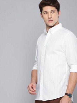 Levis Men Slim Fit Printed Ruffle Collar Casual Shirt