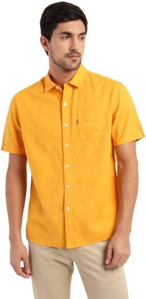 Levi's Men Slim Fit Solid Spread Collar Casual Shirt