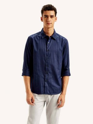 Levi's Men Slim Fit Striped Spread Collar Casual Shirt