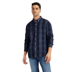 Levi's Men's Regular Fit Shirtp remium fabrics and iconic style perfect for casual or smart-casual looks.