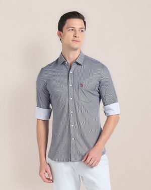 U.S. POLO ASSN. Men Regular Fit Striped Spread Collar Casual Shirt
